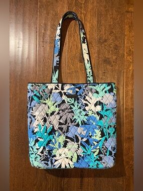 Vera Bradley Quilted Tote Shoulder Bag in CamoFloral pattern Blue Multi Large